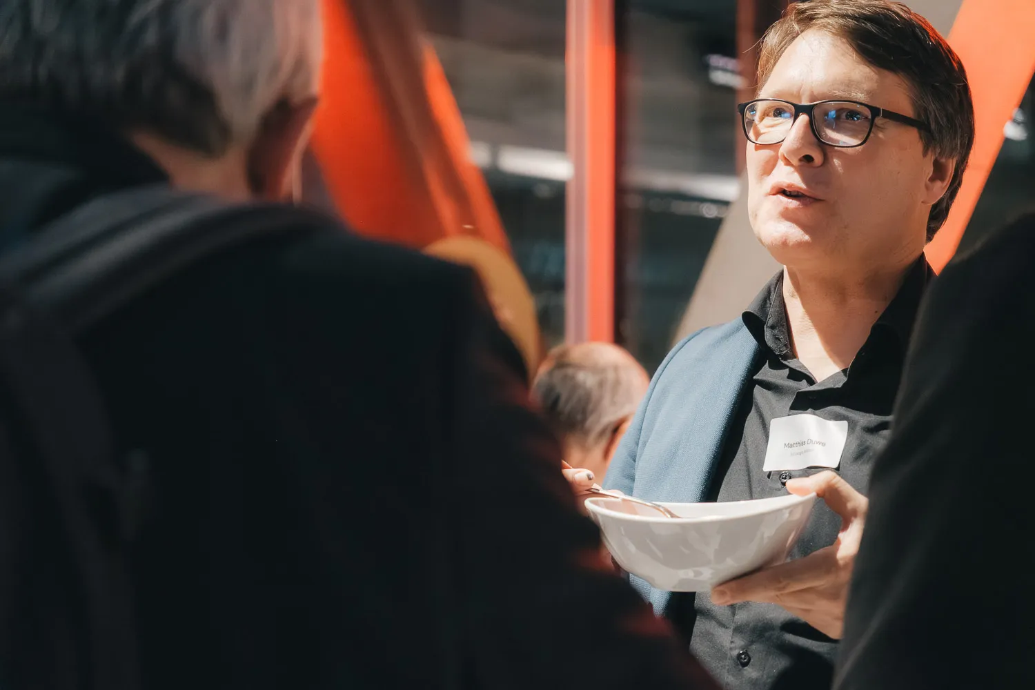Besucher im Gespräch